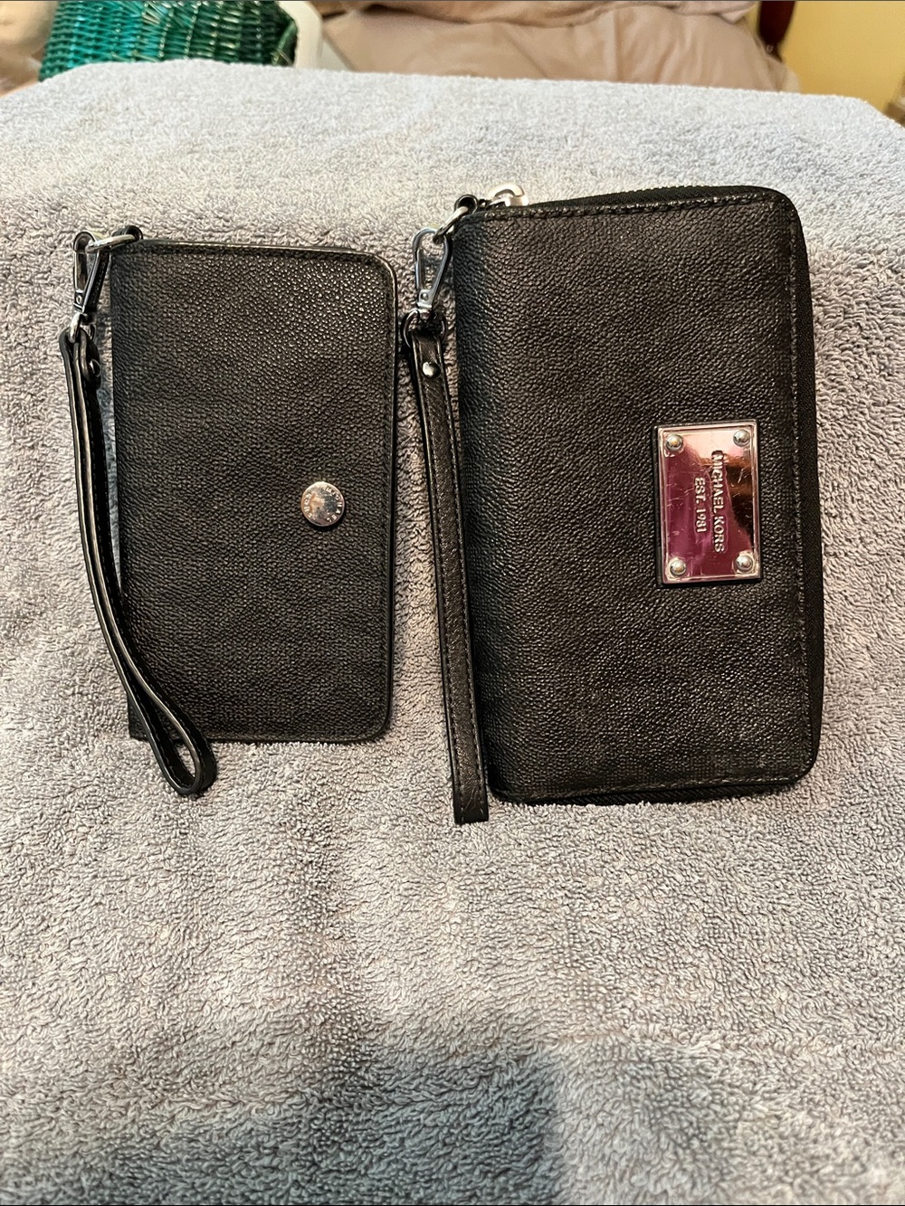EUC Michael Kors Black Pebbled Leather Wristlet and Wrap Around Wallet Set 4pcs